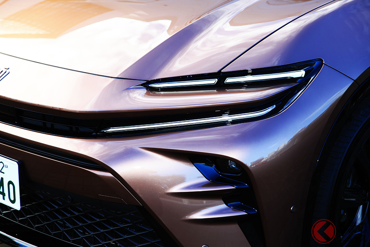 なんとも言えない色合いを醸し出す新型「クラウンスポーツ」のボディカラー「プレシャスブロンズ」