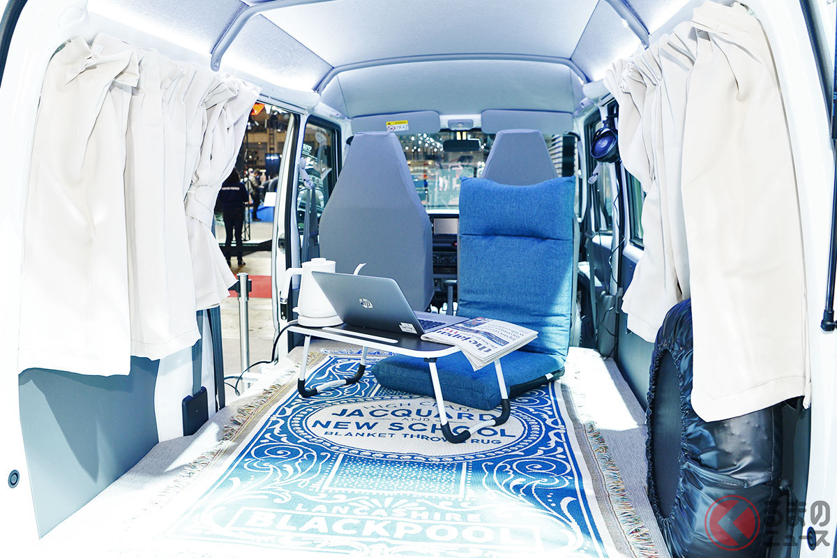 軽でも「寝られる」! 写真は先代モデルの「ミニキャブMiEV」をベースにしたカスタム仕様「Bレジャースタイル」