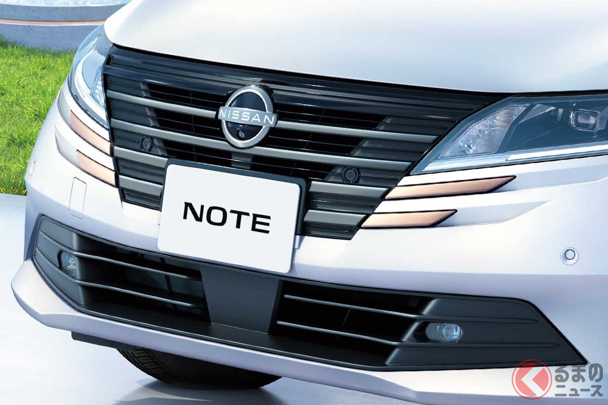 カッパーのデジタルVモーショングリルを備えた新型「ノート」