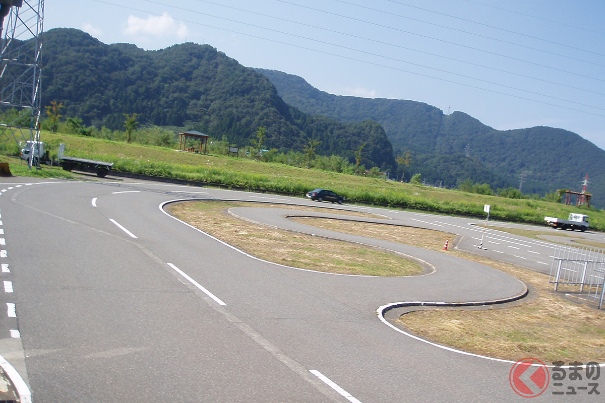 教習生にとっては難しいS字やクランク