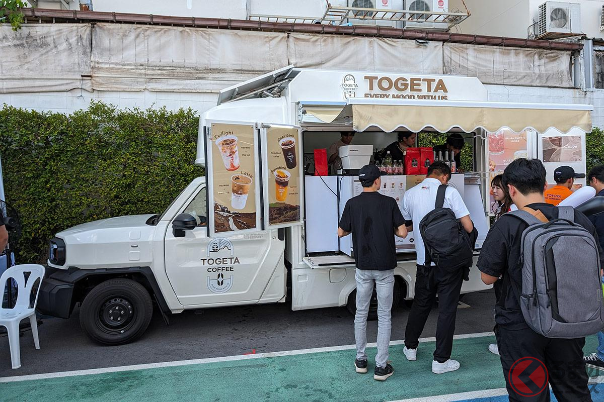 バンコクで行われた「TGRフェスティバル」ではコーヒーショップに架装された新型「ハイラックスチャンプ」が登場した