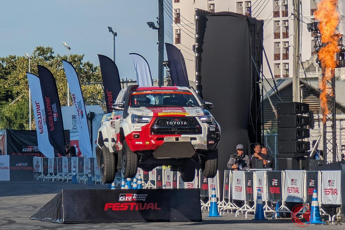 まさかのハイラックスが飛んだ! TGRフェスティバルは大盛りあがり!