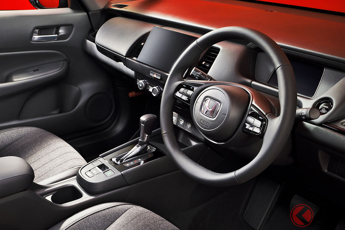 精悍ブラックにコーディネートした「BLACK STYLE」