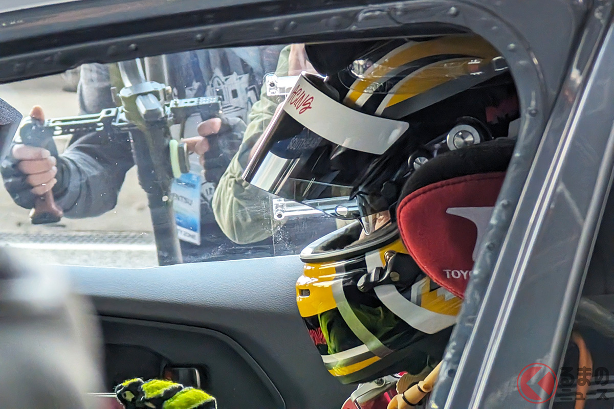 タイでは水素エンジンカローラとレーシングプリウスに乗ったモリゾウ選手