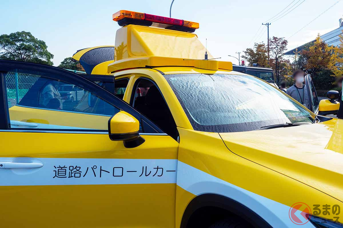展示されたマツダ「CX-5」ベースの名古屋高速の道路パトロールカー