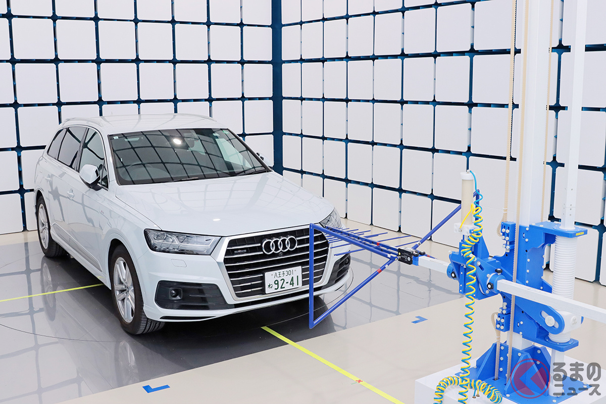 「Hybrid Center(ハイブリッド・センター)」内にある「電波暗室」。クルマが1台余裕で入る大きさだ