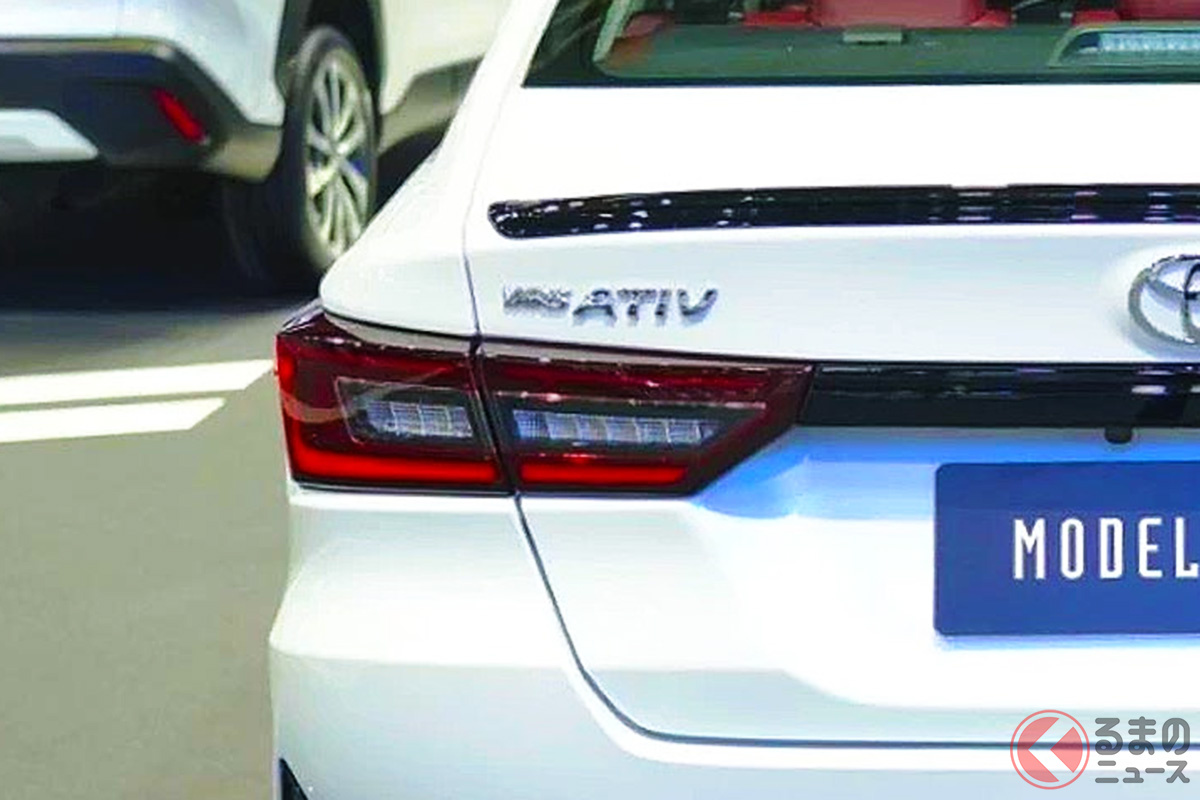 カローラセダンよりもコンパクトな「ヤリス エイティブ」