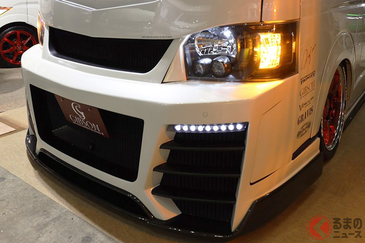 ド迫力顔のトヨタ「ハイエース」実車展示!存在感スゴいGRAFAM Grenとは