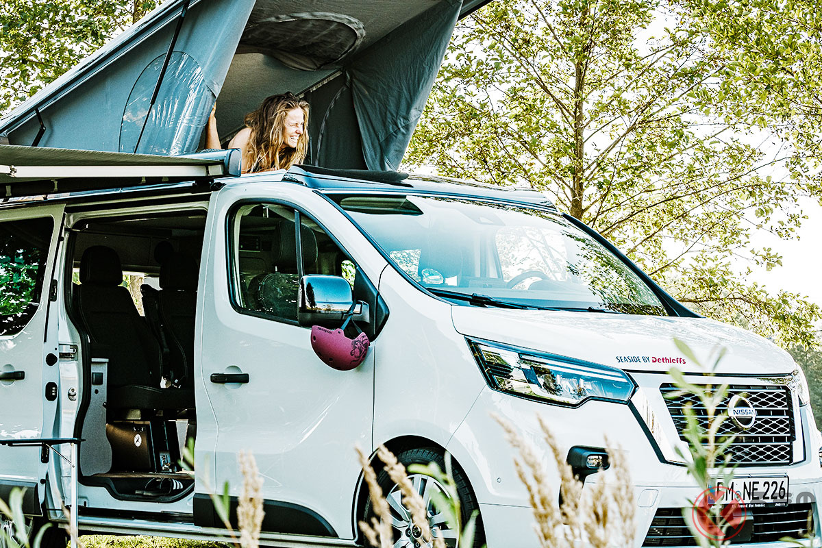 めちゃ楽しそう! 日産「プリマスター」をベースにした車中泊仕様「プリマスター シーサイド by デスレフ」