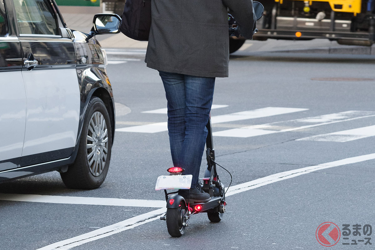 逆走する電動キックボード(画像はイメージ)