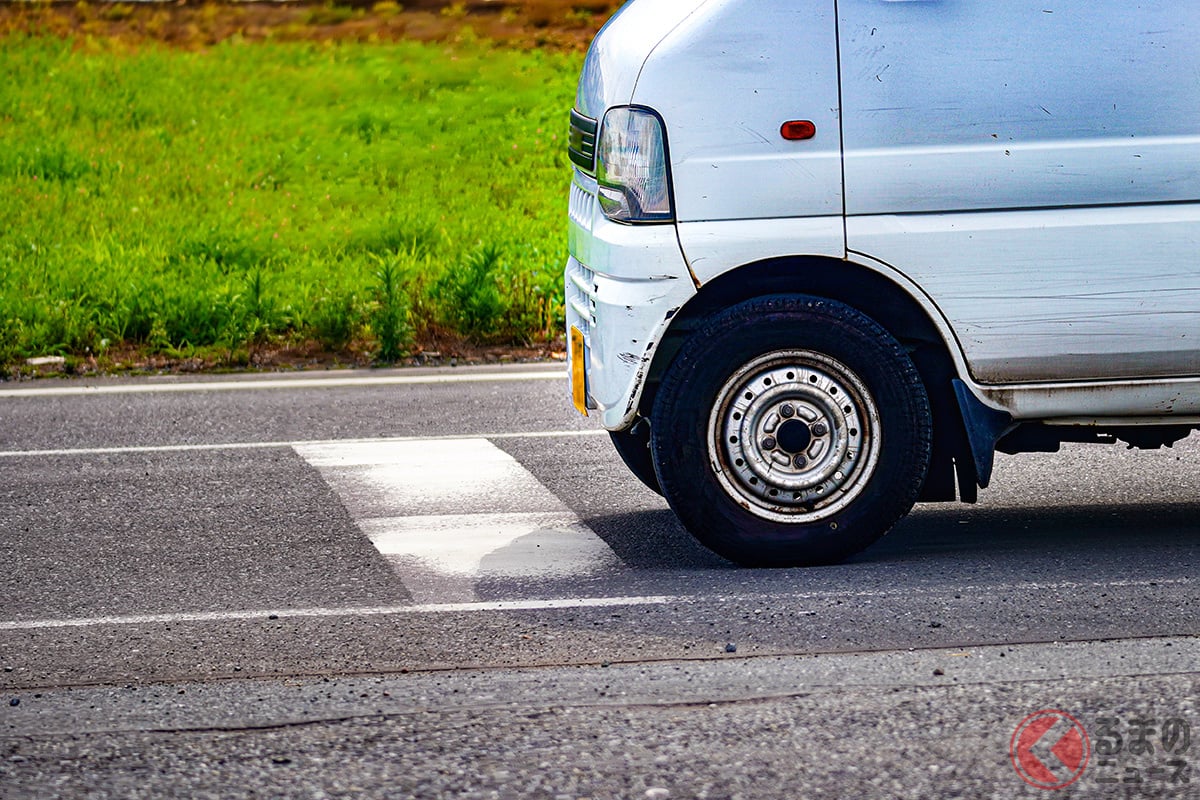 停止線を超えての一時停止は違反? 見通しの悪い場所ではどうする?