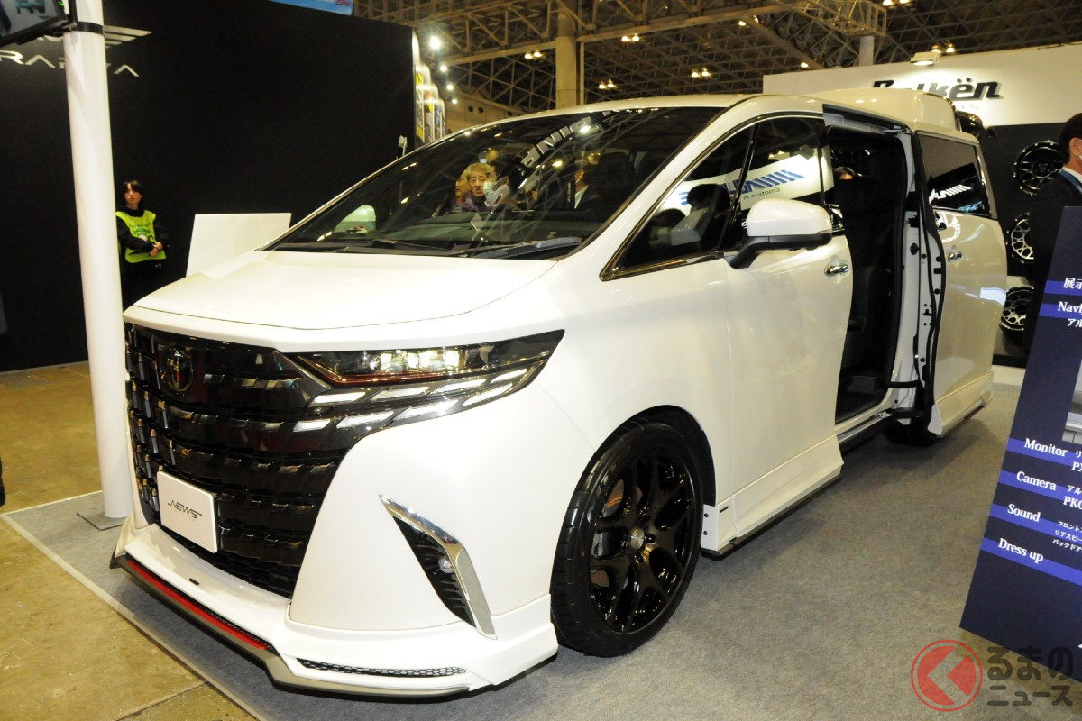 参考出品のリフトアップ3WAYスピーカーを搭載した40系アルファード