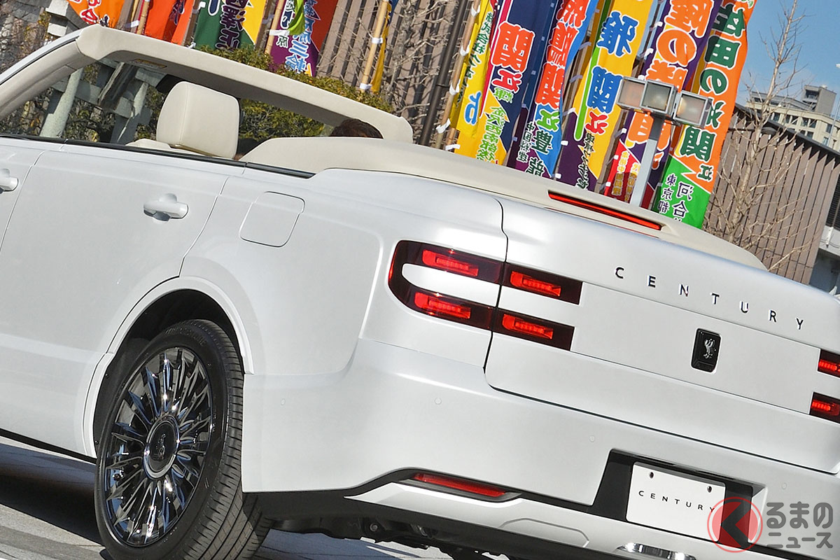 めちゃ斬新! 両国国技館で世界初公開された超高級車 新型「センチュリー」の世界に1台しかない「オープンパレードカー」