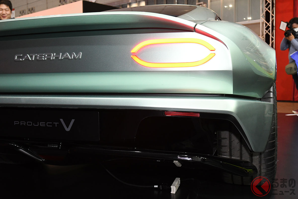 デザインの特徴はシンプリシティであり、シンメトリー