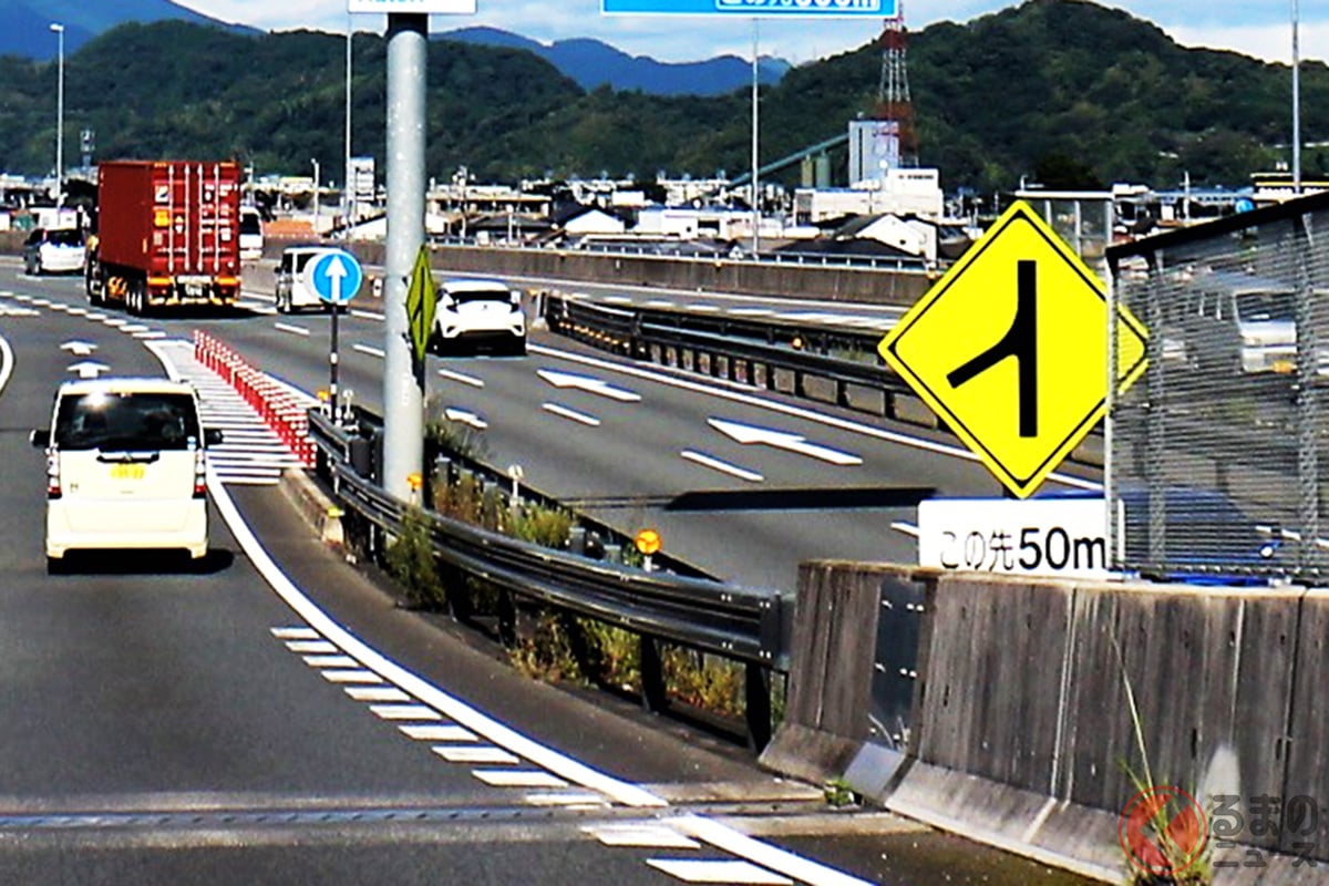 運転しているとウインカーを右・左のどちらに出せばいいか悩むときがあります…どうすれば良いのでしょうか
