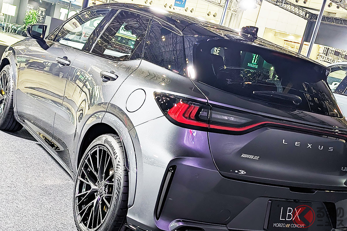 大径19インチタイヤとBBS製鍛造ホイールがカッコいい! スポーティさを増したレクサス「LBX」の正体は!?