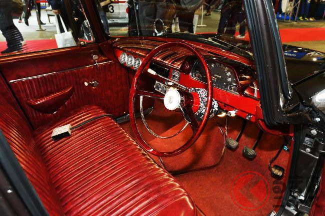 すげぇ「トヨタのセダン」実車展示！ 斬新な「ブラウン内装」がスゴい