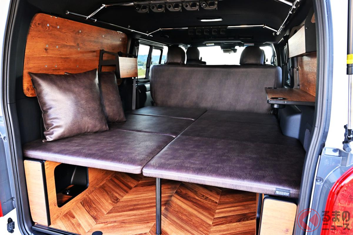 ここはカフェ? おしゃれなハイエースの室内空間がスゴい!