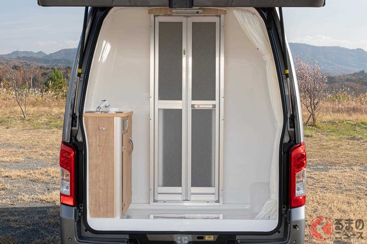 エアコン・シャワールームを完備した最新キャンピングカー