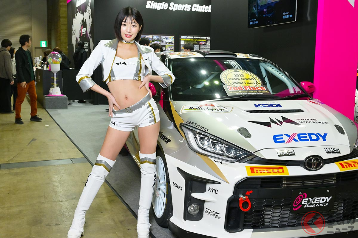 「EXEDYブース」18才の篠崎みあさん