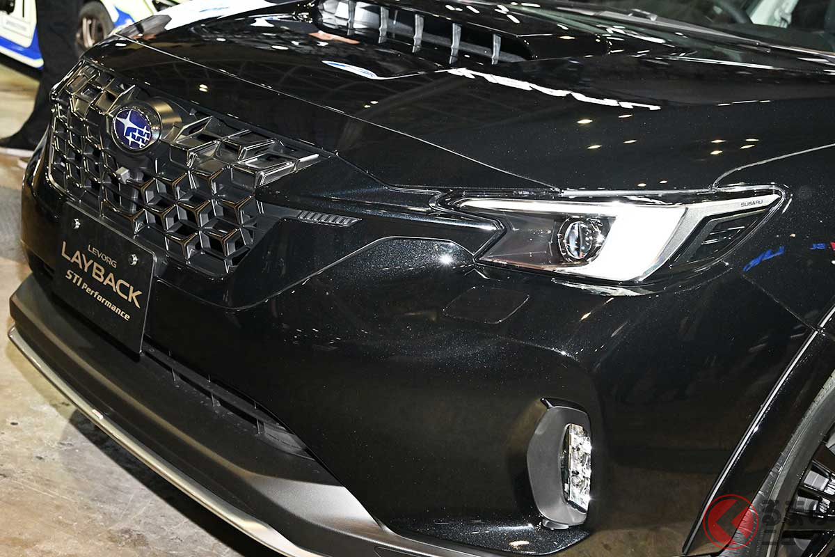 純正アクセサリーとSTIパーツを装着したスバル新型「レヴォーグ レイバック」