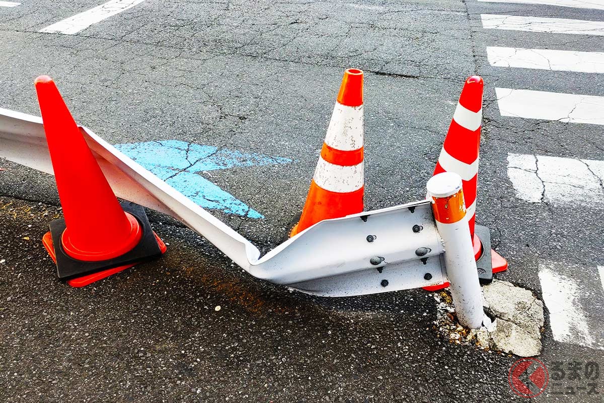 ガードレールにクルマが接触したような跡を見かけることも……