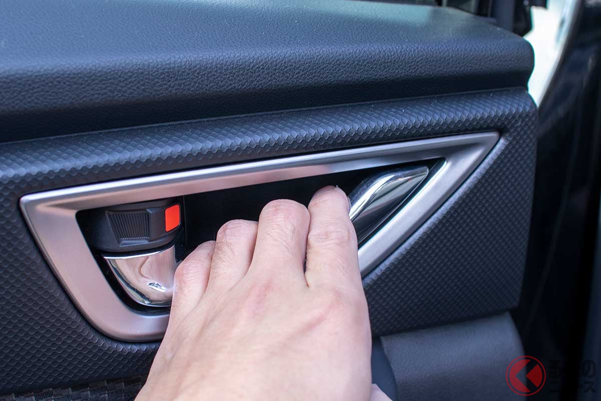内側から後席ドアが開けられなくなるのなんで?