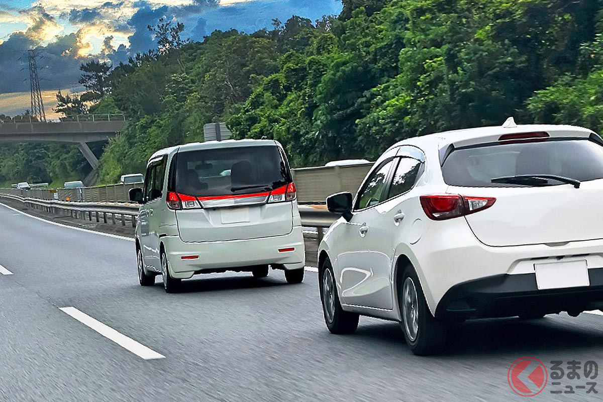 後続車が速かったら左に寄って追い越してもらいましょう