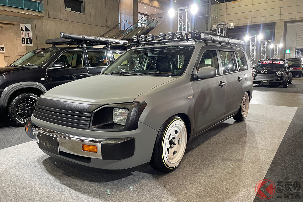 ルーフにはライトがたくさん!