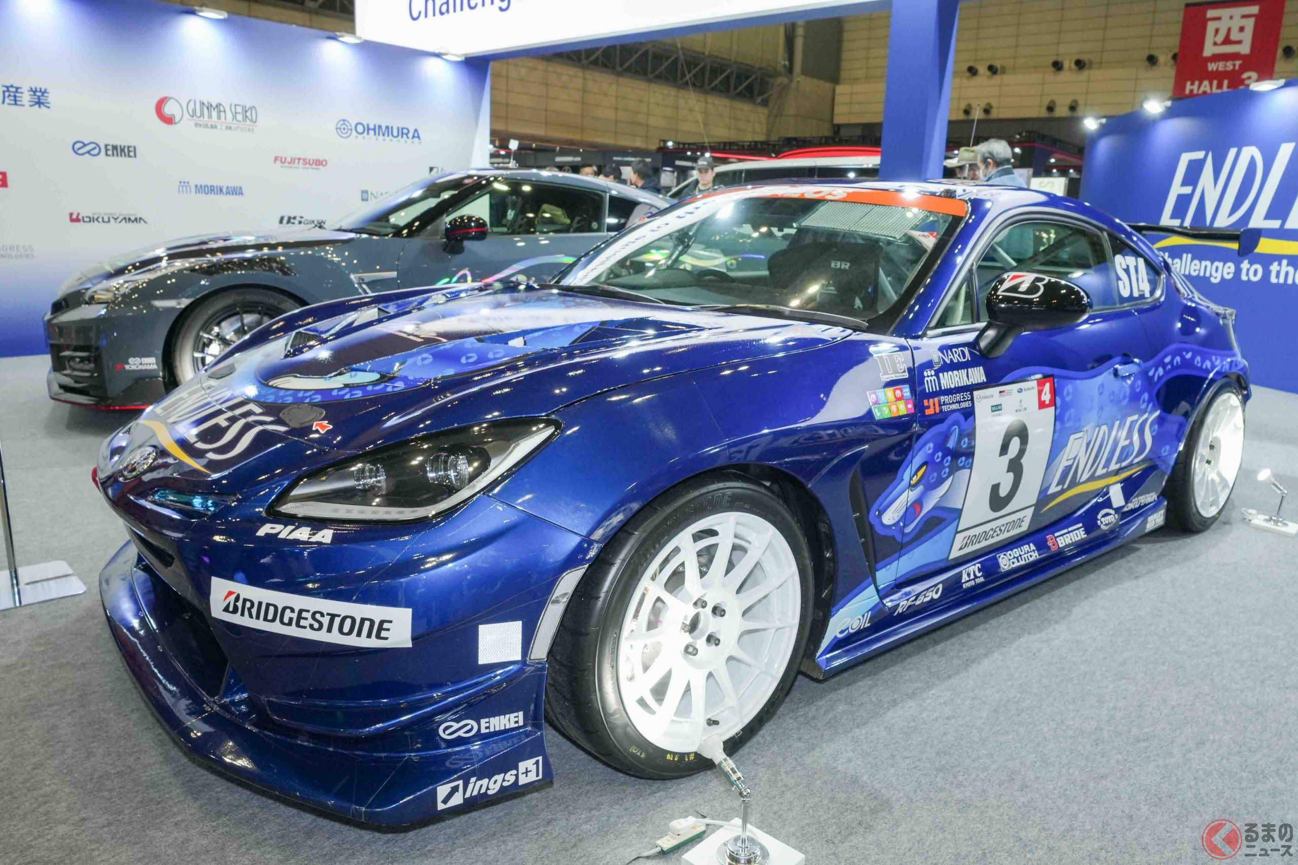 エンドレスアドバンスのブースに展示されたトヨタ「GR86」