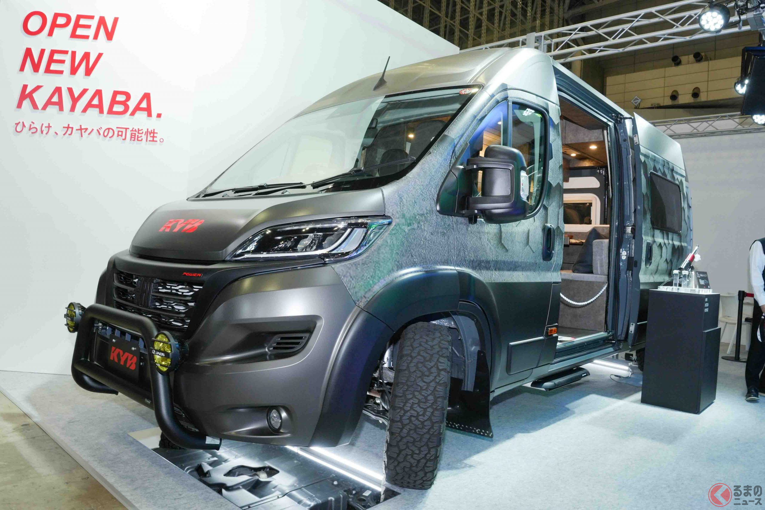 カヤバブースに展示されたフィアット「デュカト」のキャンピングカー