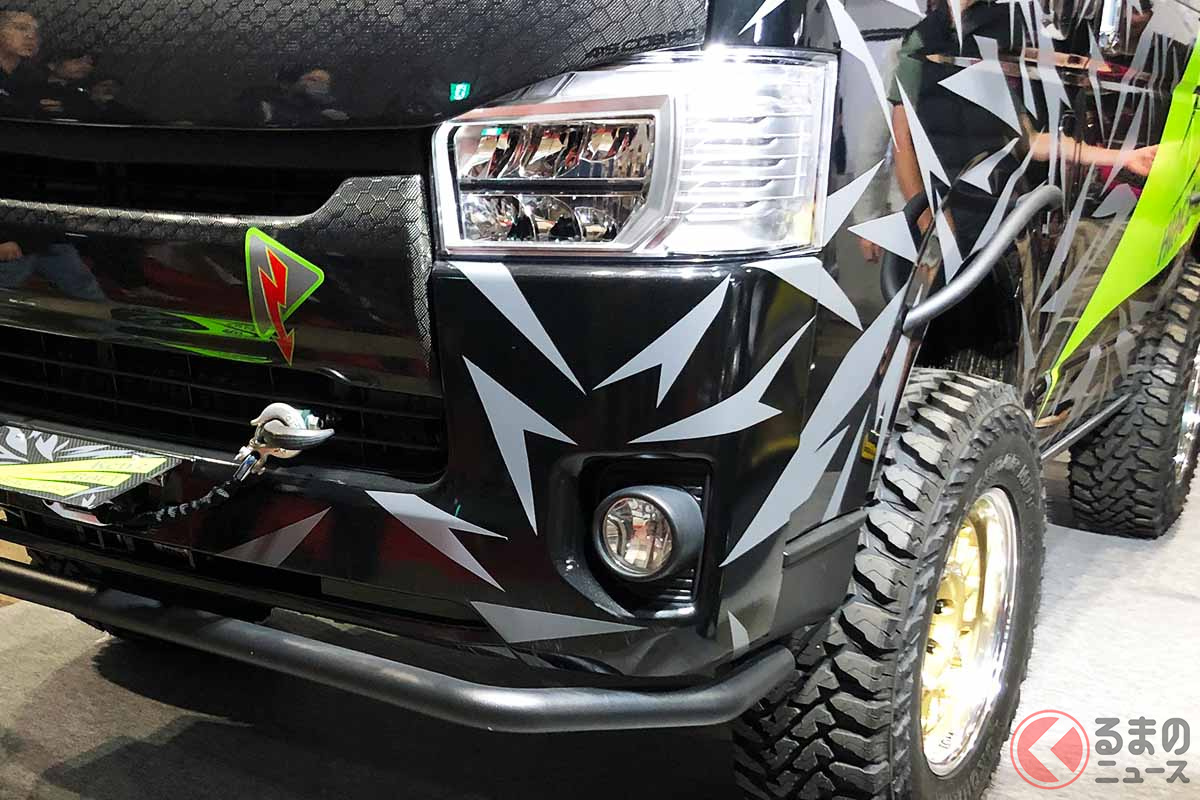 トヨタ「ハイエースバン」をカスタムしたKen'z CRAFTの「CRAWLING HIACE」(東京オートサロン2024)
