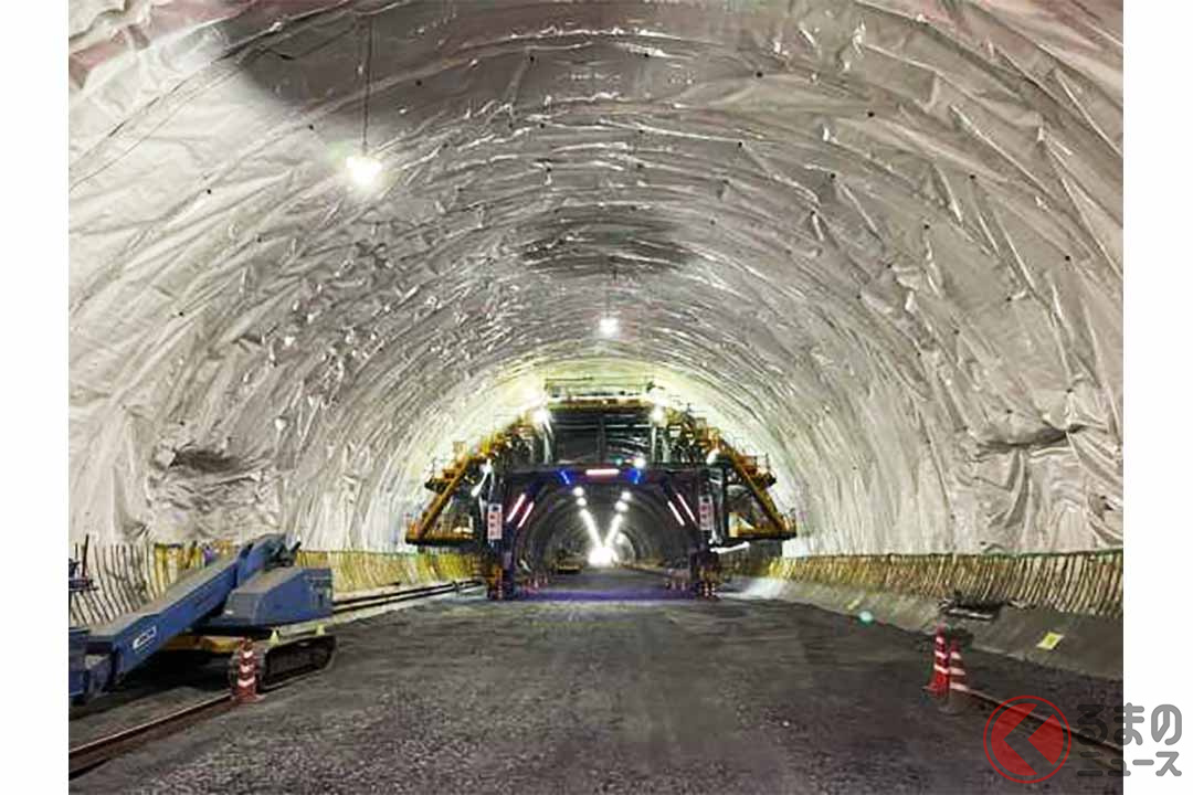 新名神の大津大石トンネルの整備状況。2023年11月撮影(画像:NEXCO西日本)