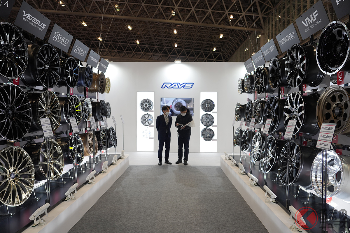 レイズブースでは約150本のホイールがお出迎え!