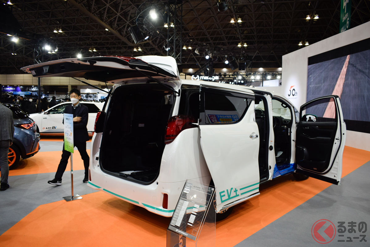 オートバックスブースに展示された「TOM’S EV+」(撮影:加藤博人)