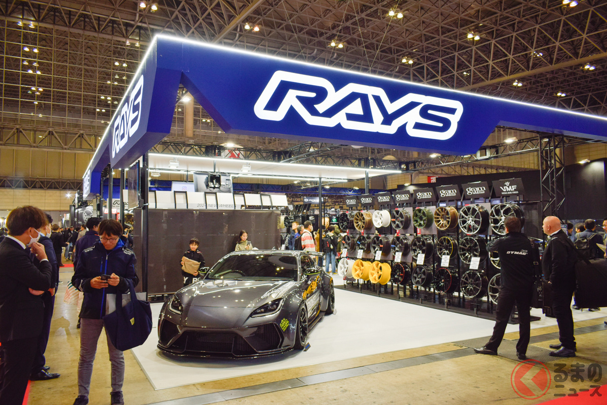 東京オートサロン2024の「RAYS」ブース