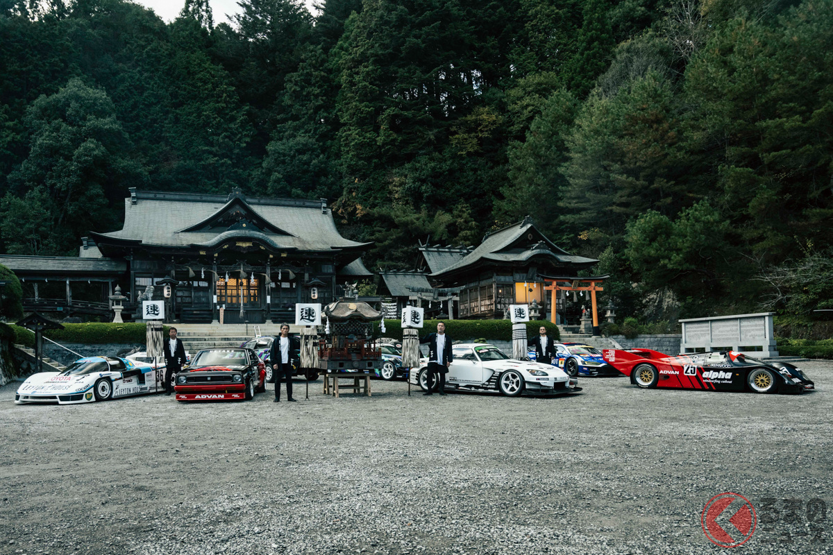 岡山県真庭市「木山神社」に並ぶレーシングカーたち