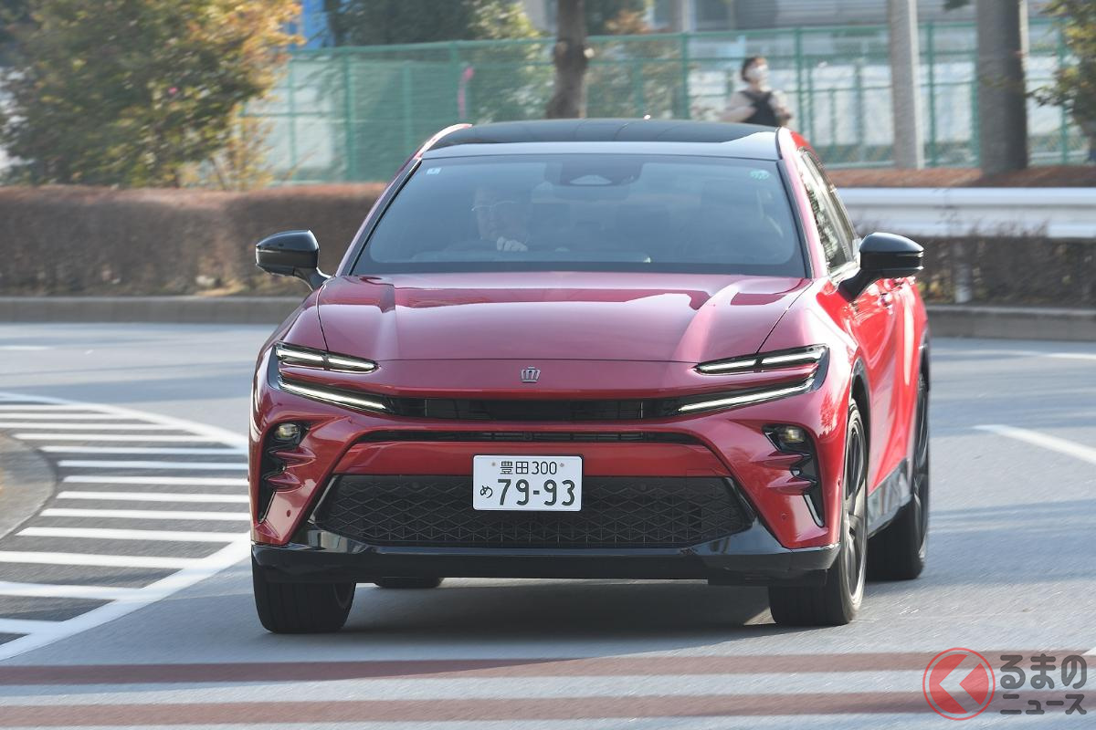 トヨタ「クラウンスポーツ」