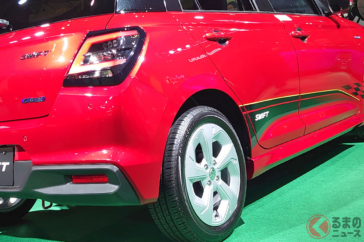「サイドデカール」を取り付けた新型「スイフト」