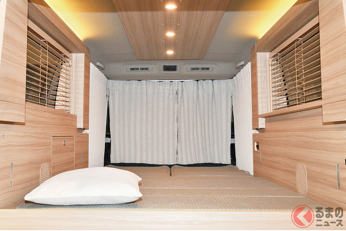 もはや「お部屋」!? 日産 新型「キャラバン マイルーム ローンチエディション」の内装