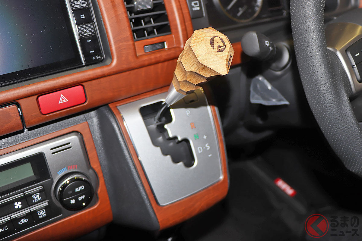 ガレージブランド「asimocrafts(アシモクラフツ)」とのコラボレーションで生まれたシフトノブ「アシグリップエース シフトノブ」