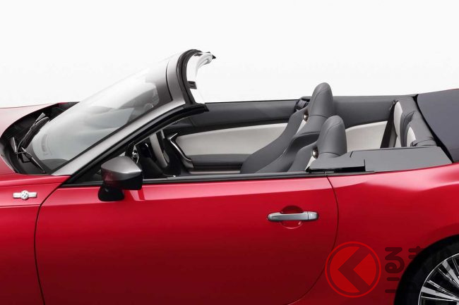 トヨタが「屋根なしハチロク」実車公開！ 「4人乗りオープンカー」市販