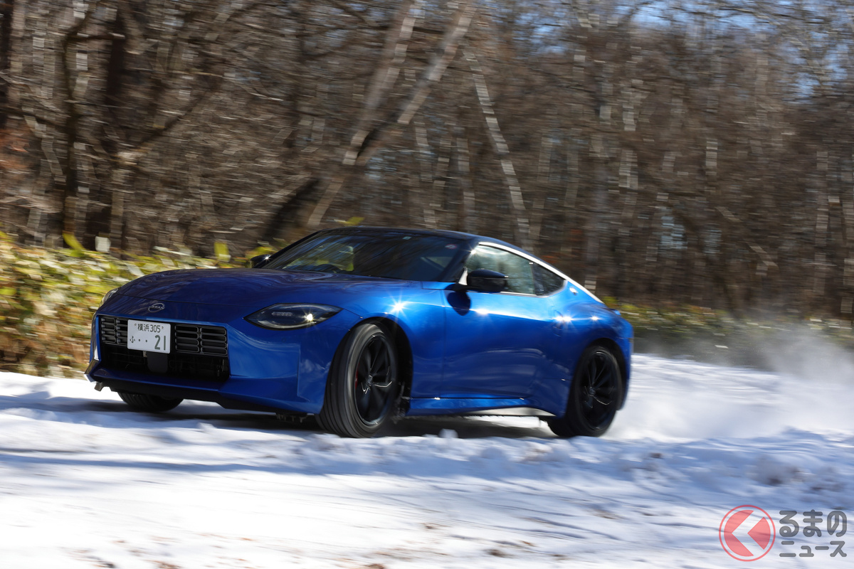 「フェアレディZ」は、スタビリティコントロールをオフにすると、後輪駆動車らしくテールスライドを楽しめる