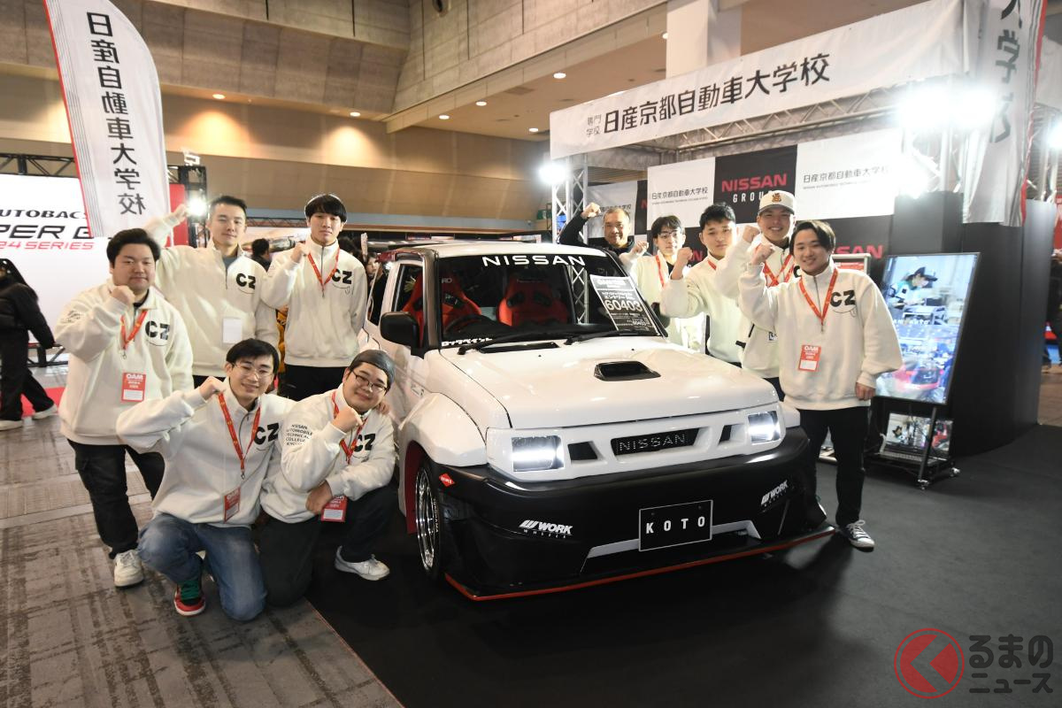 「KOTO」を担当した日産京都自動車大学校の学生たち