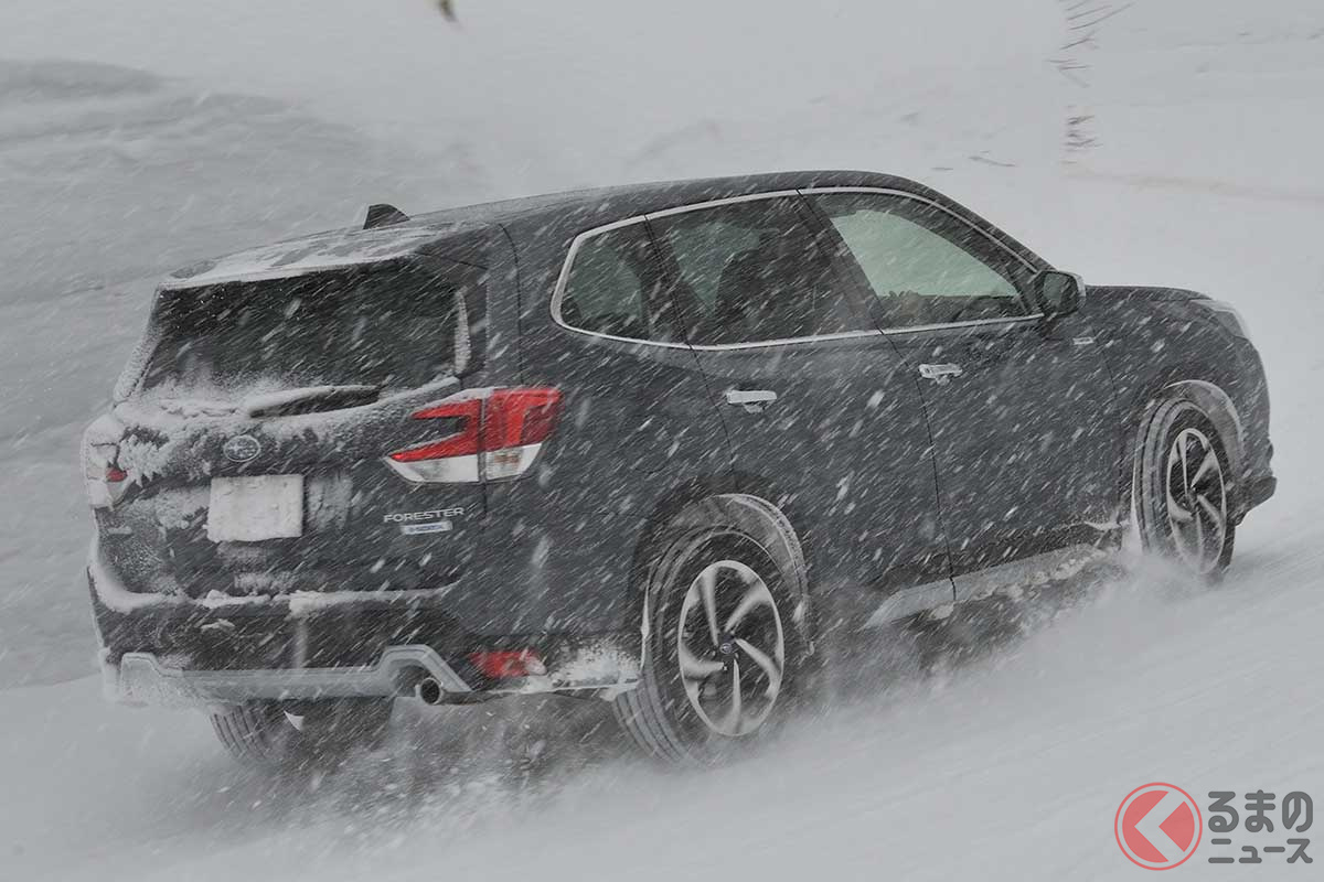 雪道で頼もしい走りを見せる「フォレスター」