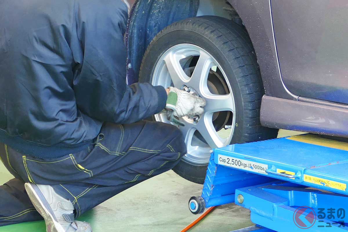 定期的にタイヤの前後を入れ替えると寿命を延ばせる