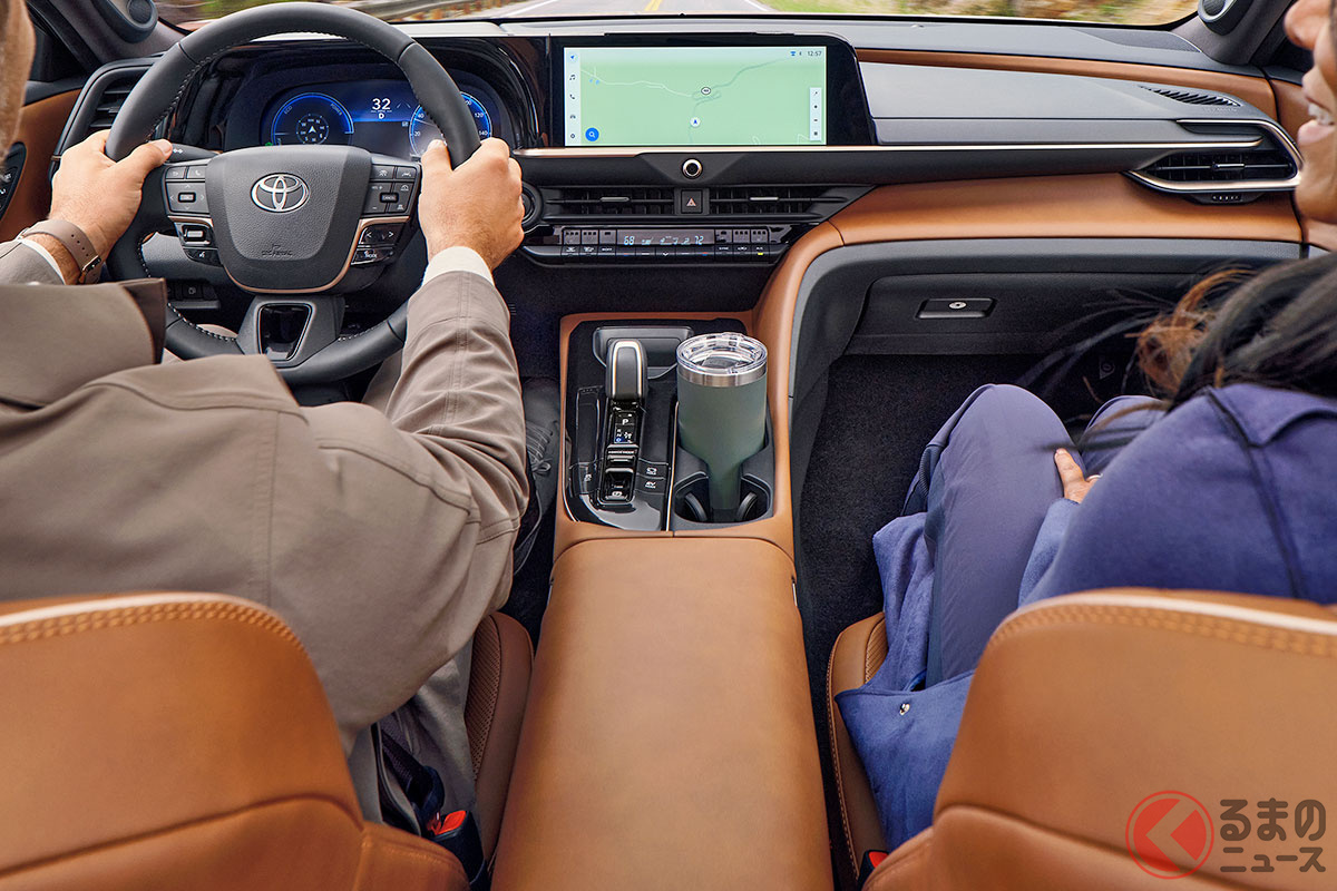 国内販売予定の新型「クラウンシグニア」