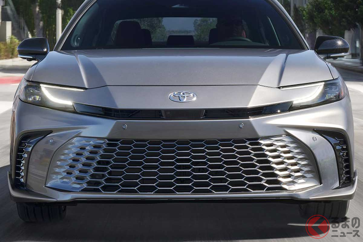 大幅にイメチェンした新型「カムリ」