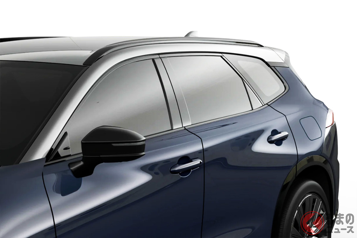 クラウン専門店「THE CROWN 愛知高辻」にて、トヨタ新型「クラウンエステート(PHEV/マッシブグレー×シルバー)」が展示された