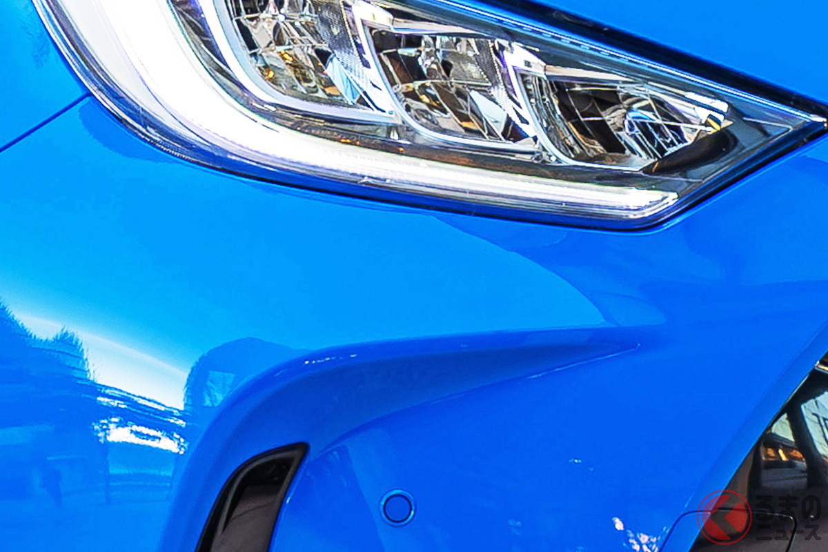 トヨタ「ヤリス プレミア エディション」(ネプチューンブルー)